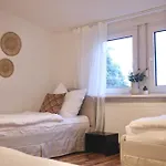 Daire 3-zimmer-apartment I 2 Min Bis Hbf I Smart Tv I Wifi I Modern